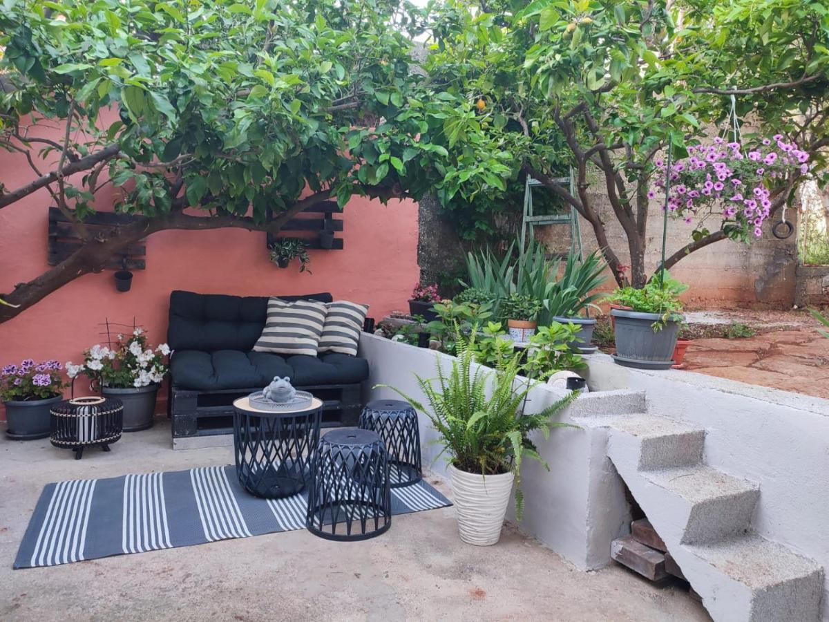 וולה לוקה Apartment With Garden מראה חיצוני תמונה